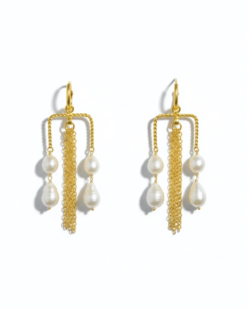 Riwaaya Drape pearl Earrings