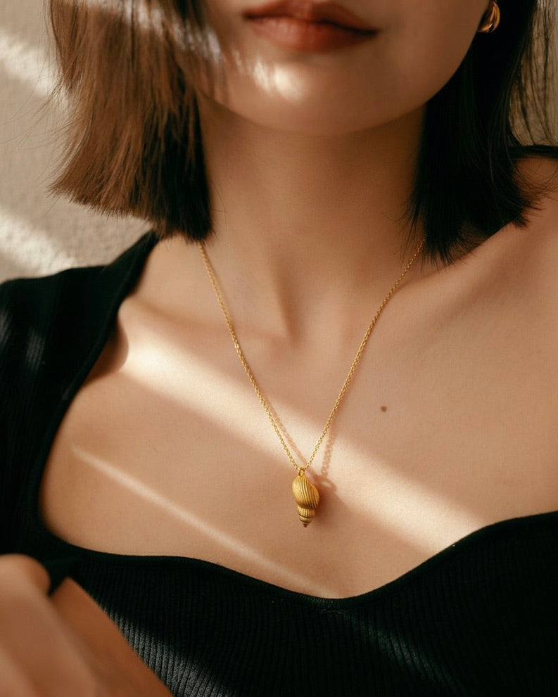 Shell Pendant Necklace