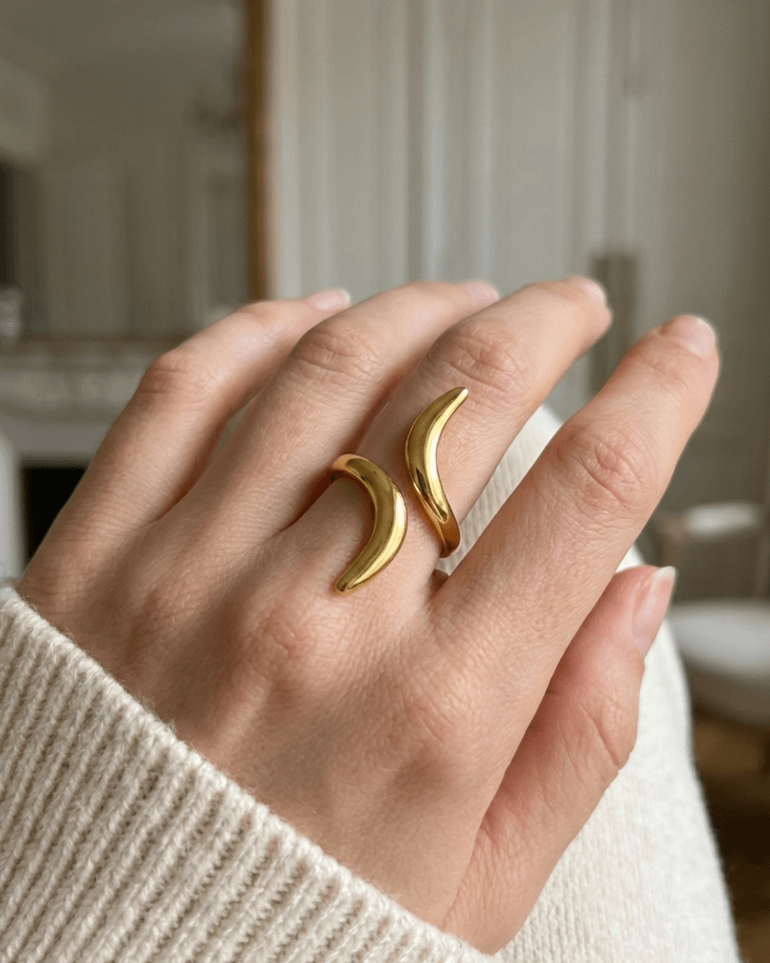 Serene Curve Ring